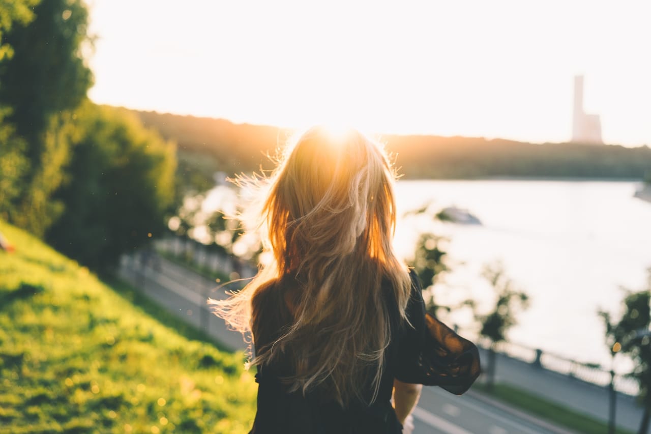 woman-outside-in-sun